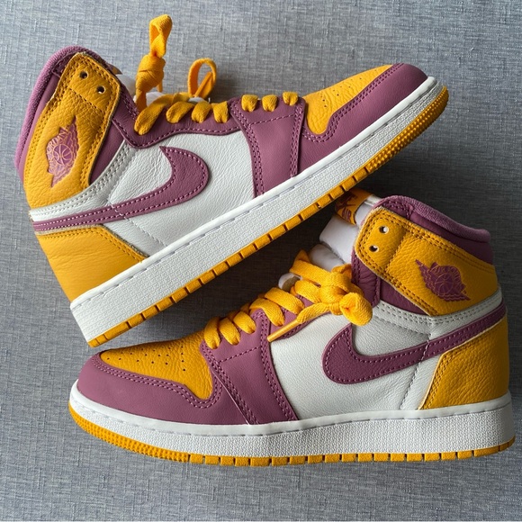 Nike | Air Jordan 1 Retro High OG "Brotherhood" sneakers - Picture 6 of 16